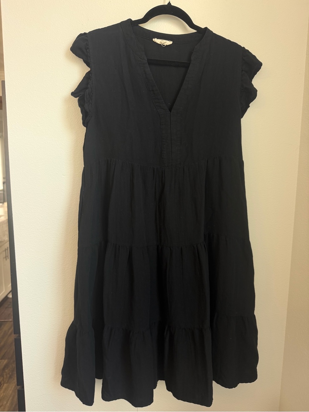 entro Black Tiered V-Neck Midi Dress